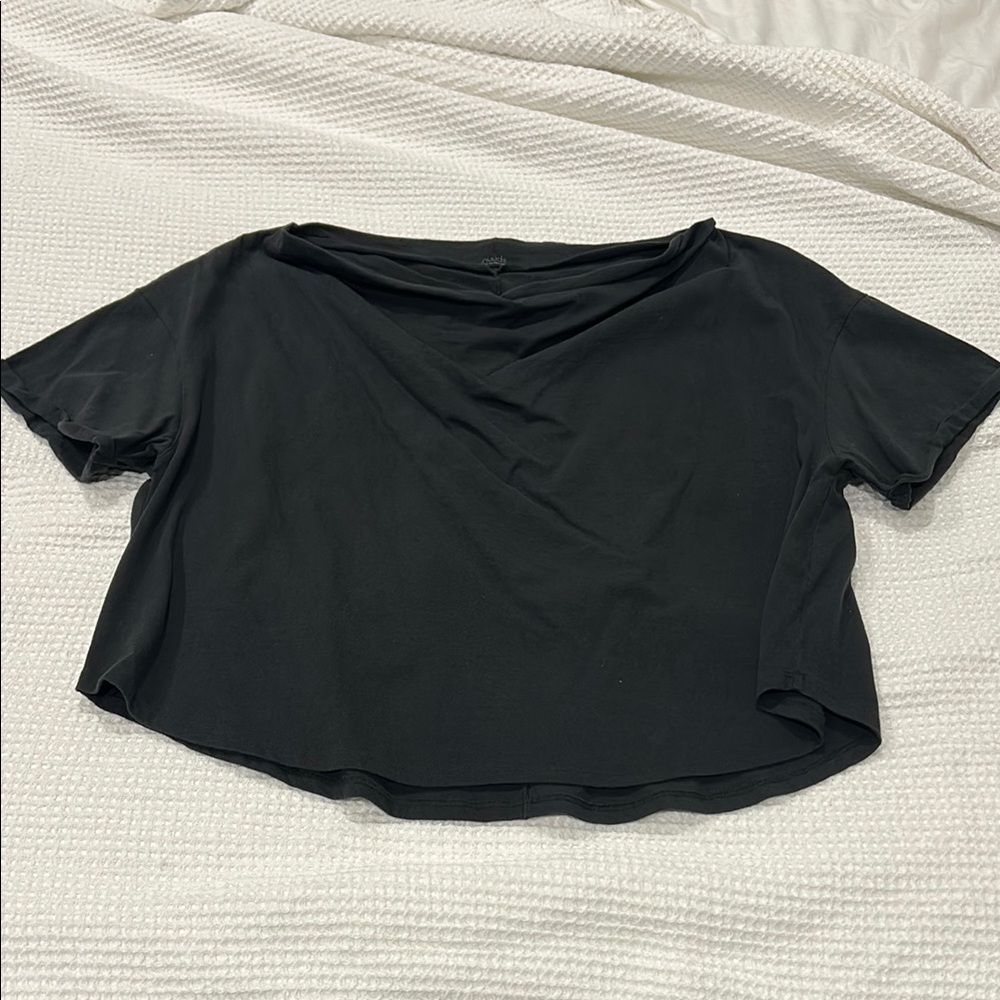 Nuuds Off the Shoulder